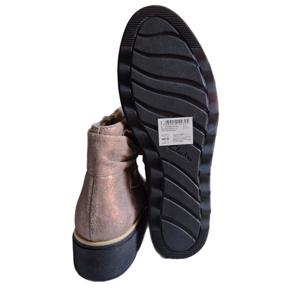 CLARKS SHARON SALON BOW PEWTER METALLIC ANKLE BOOTS SIZE 7.5 NWOT - Picture 7 of 7
